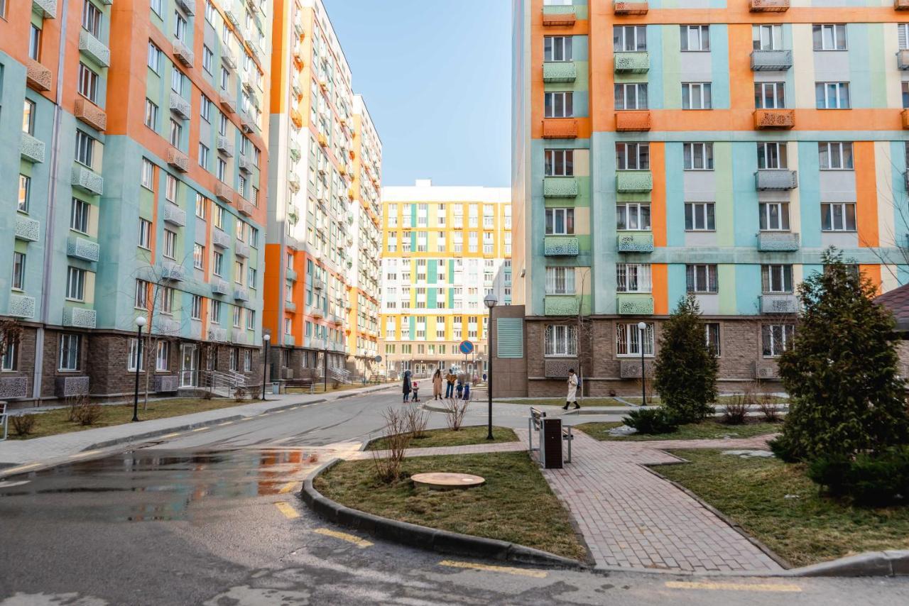 Akvarel Apartment Near Adk Almaty Esterno foto