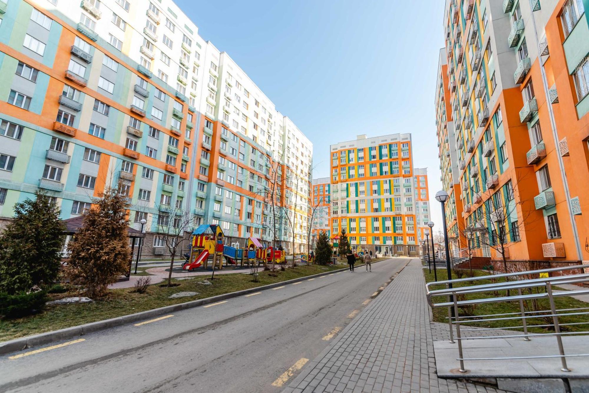 Akvarel Apartment Near Adk Almaty Esterno foto